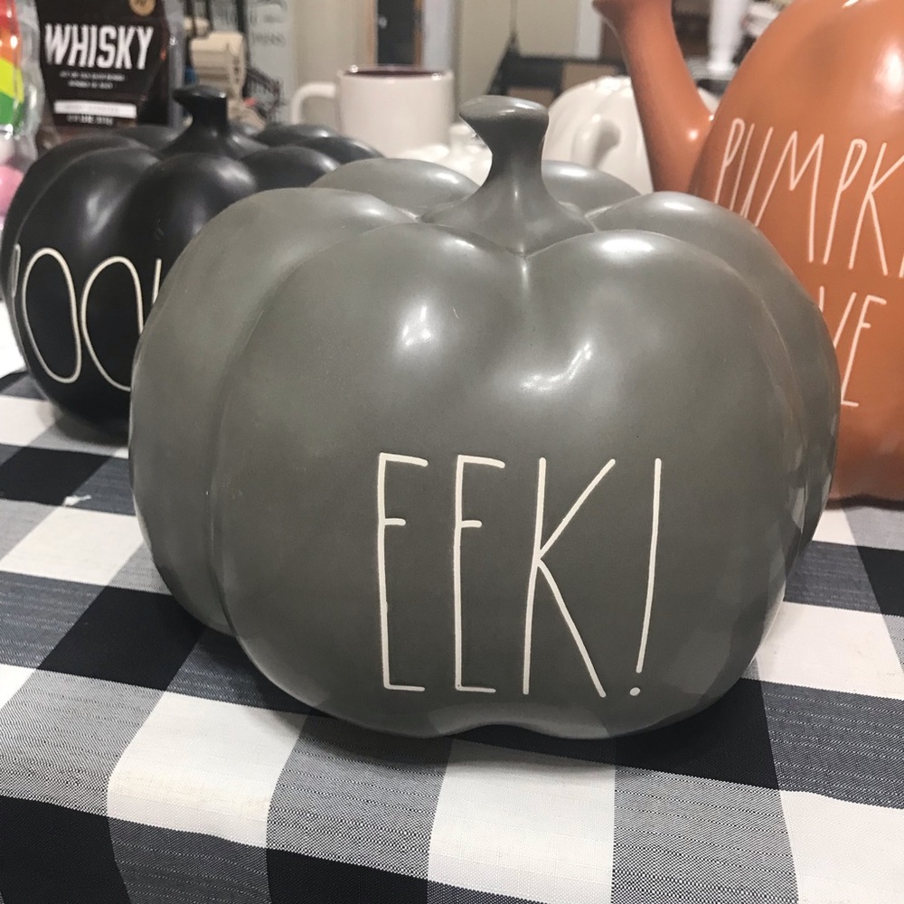 Rae dunn medium size pumpkin